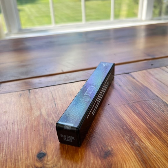 IN A DARK PLACE New in Box Jeffree Star Supreme Gloss Deep Purple Gray Tones - Picture 3 of 8